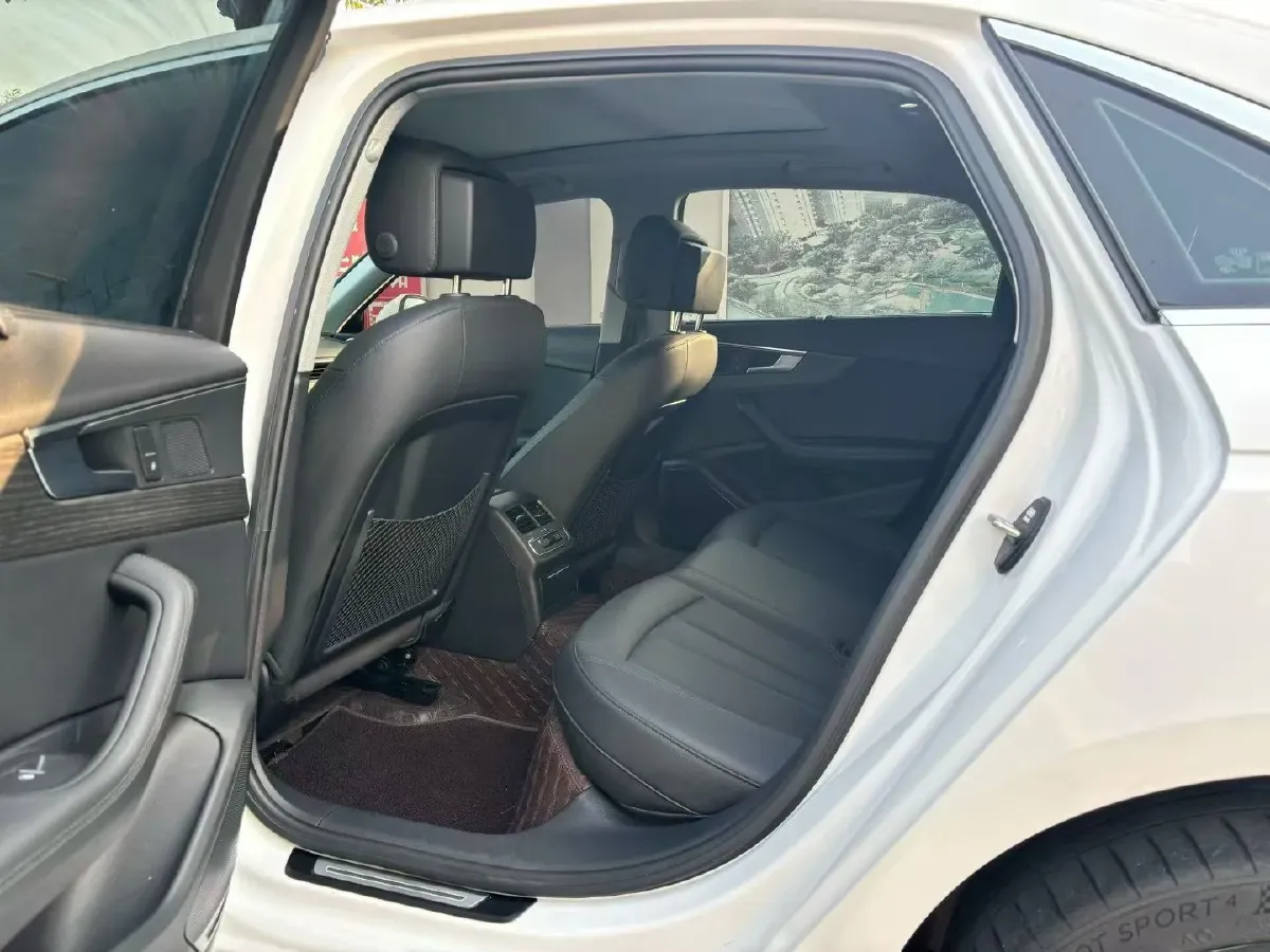 2022 Audi A4L 2.0T 190HP L4 7DCT,autocango,china used car exporter,china ev exporter,chinese used car exporter,chinese used ev exporter