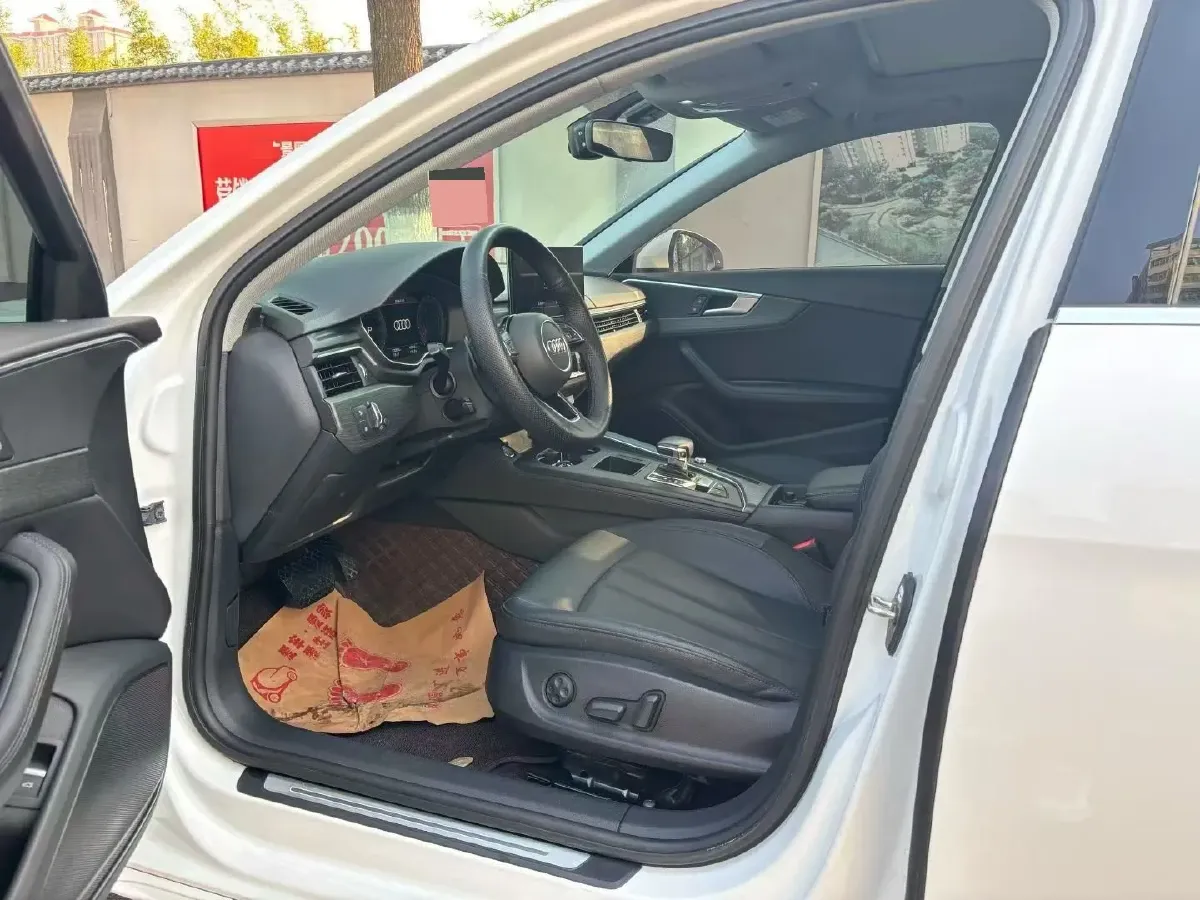 2022 Audi A4L 2.0T 190HP L4 7DCT,autocango,china used car exporter,china ev exporter,chinese used car exporter,chinese used ev exporter