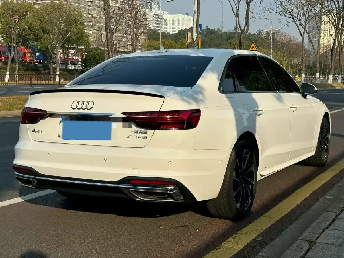 2022 Audi A4L 2.0T 190HP L4 7DCT,autocango,china used car exporter,china ev exporter,chinese used car exporter,chinese used ev exporter