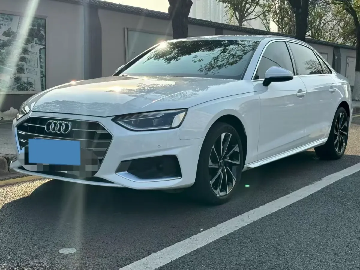 2022 Audi A4L 2.0T 190HP L4 7DCT,autocango,china used car exporter,china ev exporter,chinese used car exporter,chinese used ev exporter