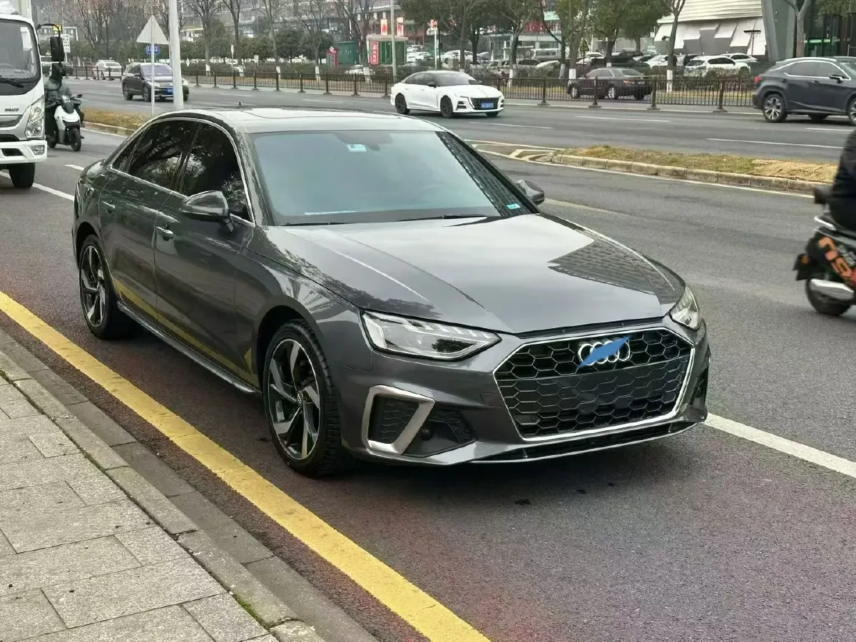 2021 Audi A4L 2.0T 190HP L4 7DCT,autocango,china used car exporter,china ev exporter,chinese used car exporter,chinese used ev exporter