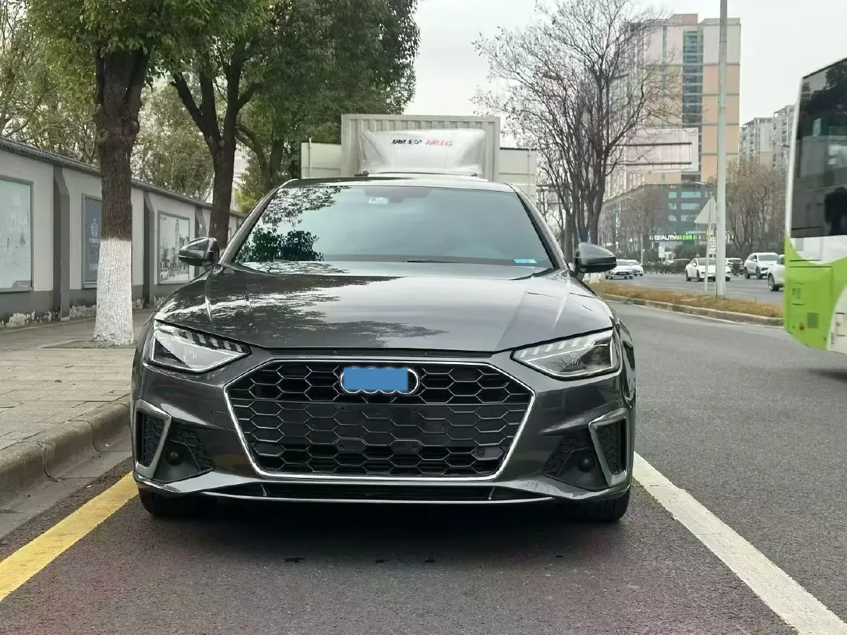 2021 Audi A4L 2.0T 190HP L4 7DCT,autocango,china used car exporter,china ev exporter,chinese used car exporter,chinese used ev exporter