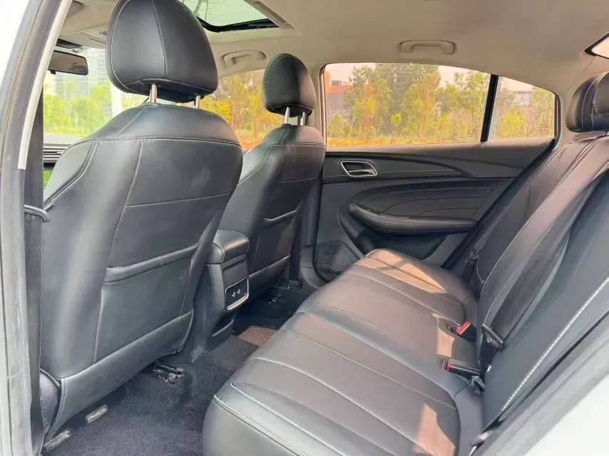 2020 Roewe i5 1.5L 120HP L4 CVT,autocango,china used car exporter,china ev exporter,chinese used car exporter,chinese used ev exporter