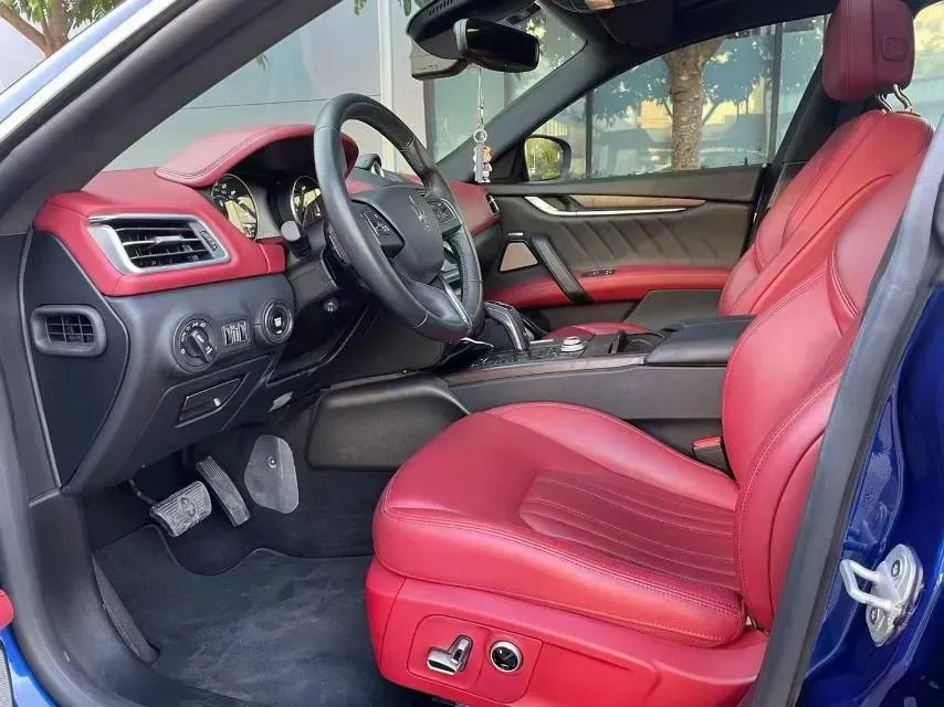 2021 Maserati Ghibli 2.0T 330HP L4 8AT,autocango,china used car exporter,china ev exporter,chinese used car exporter,chinese used ev exporter