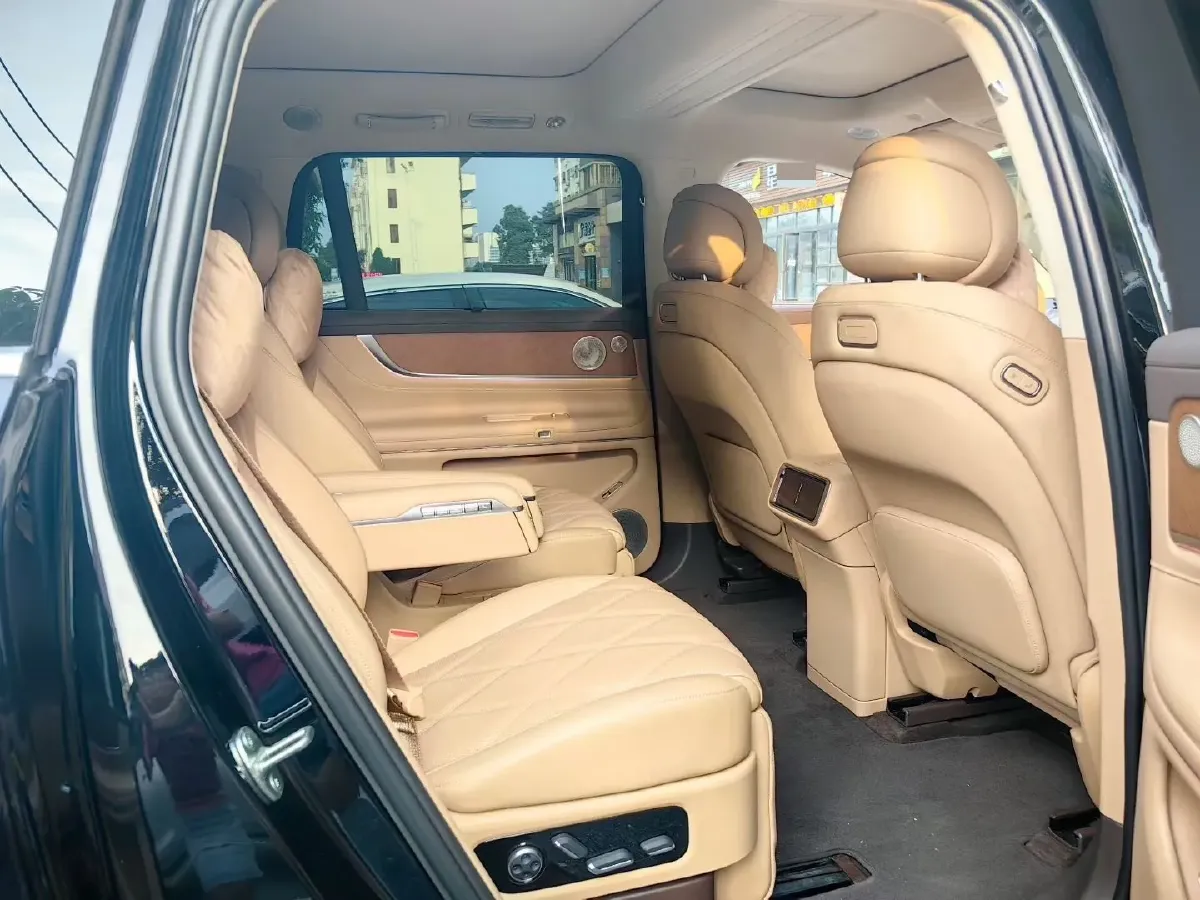 2025 AITO AITO M9 REEV 160HP REEV 52KWH,autocango,china used car exporter,china ev exporter,chinese used car exporter,chinese used ev exporter