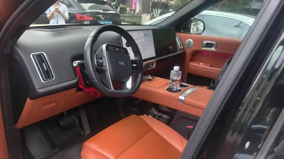 2024 Volvo S60 2.0T 197HP L4 7DCT,autocango,china used car exporter,china ev exporter,chinese used car exporter,chinese used ev exporter