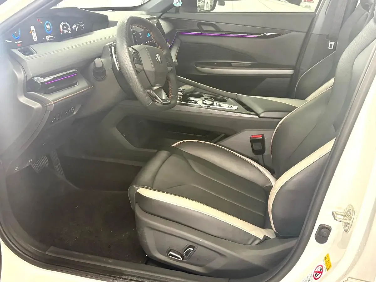 2023 ChangAn UNI-V 1.5T 188HP L4 7DCT,autocango,china used car exporter,china ev exporter,chinese used car exporter,chinese used ev exporter