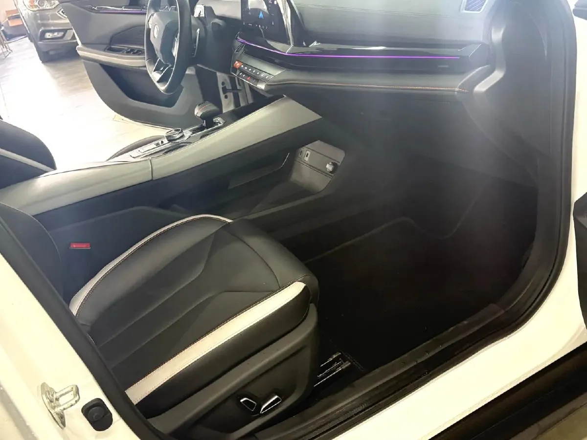 2023 ChangAn UNI-V 1.5T 188HP L4 7DCT,autocango,china used car exporter,china ev exporter,chinese used car exporter,chinese used ev exporter