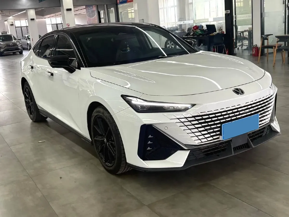 2023 ChangAn UNI-V 1.5T 188HP L4 7DCT,autocango,china used car exporter,china ev exporter,chinese used car exporter,chinese used ev exporter