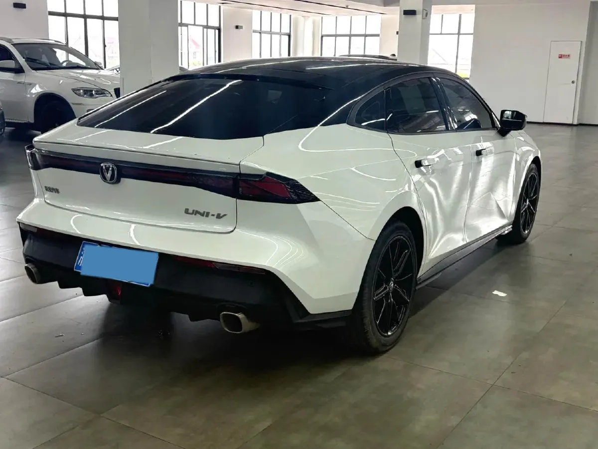 2023 ChangAn UNI-V 1.5T 188HP L4 7DCT,autocango,china used car exporter,china ev exporter,chinese used car exporter,chinese used ev exporter
