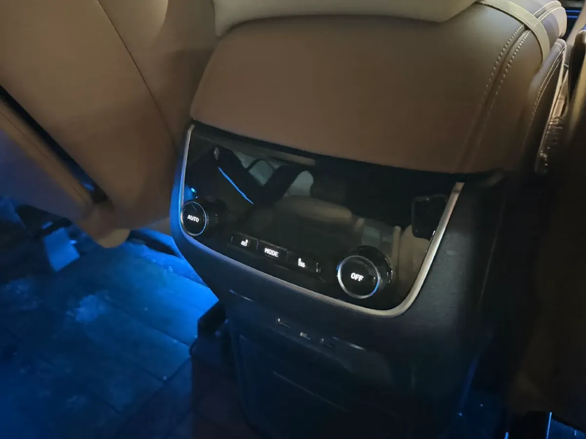 2021 Li ONE Range Extended 131HP REEV 40.5KWH,autocango,china used car exporter,china ev exporter,chinese used car exporter,chinese used ev exporter