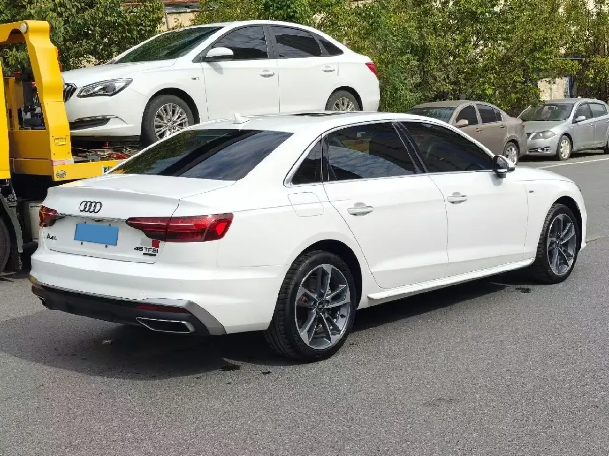 2023 Audi A4L 2.0T 190HP L4 7DCT,autocango,china used car exporter,china ev exporter,chinese used car exporter,chinese used ev exporter