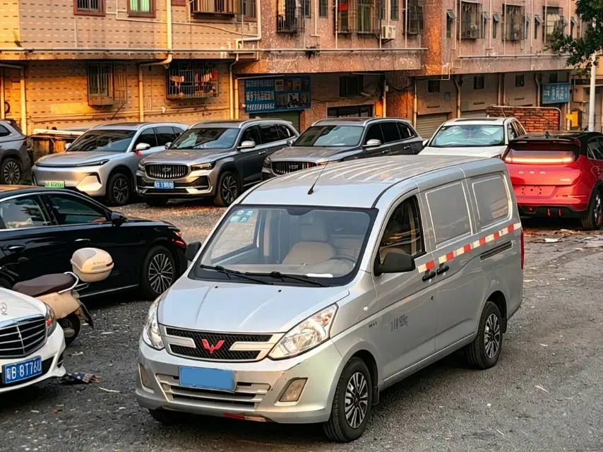 2018 WuLing RongGuang V 1.5L 112HP L4 5MT,autocango,china used car exporter,china ev exporter,chinese used car exporter,chinese used ev exporter