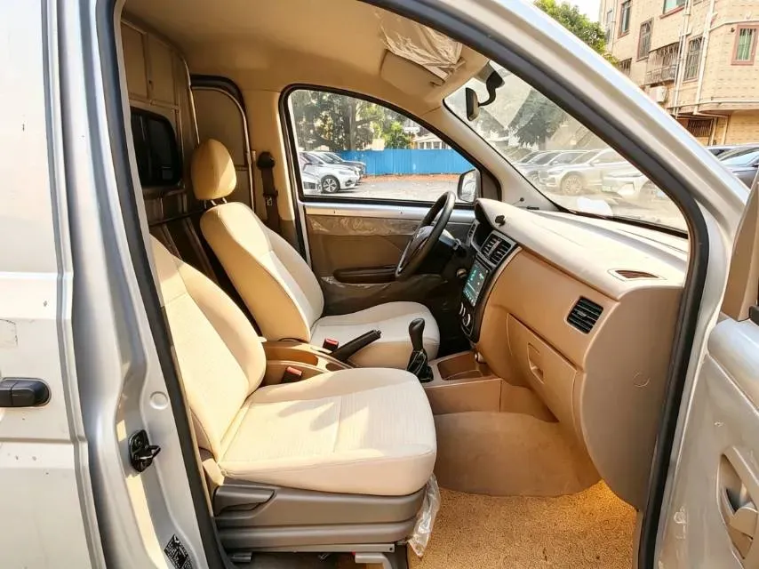 2018 WuLing RongGuang V 1.5L 112HP L4 5MT,autocango,china used car exporter,china ev exporter,chinese used car exporter,chinese used ev exporter