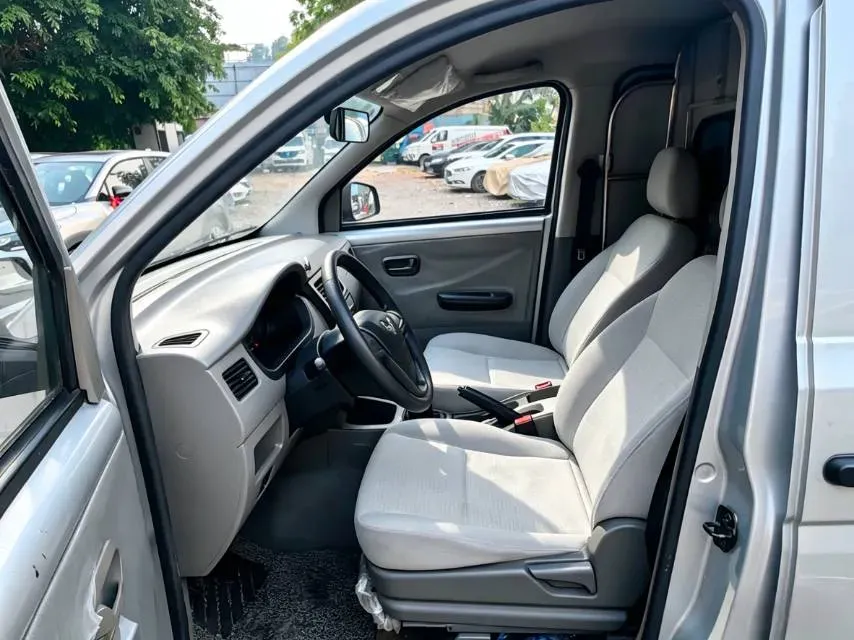 2018 WuLing RongGuang V 1.5L 112HP L4 5MT,autocango,china used car exporter,china ev exporter,chinese used car exporter,chinese used ev exporter