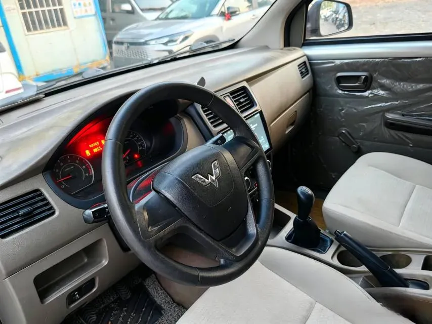 2018 WuLing RongGuang V 1.5L 112HP L4 5MT,autocango,china used car exporter,china ev exporter,chinese used car exporter,chinese used ev exporter