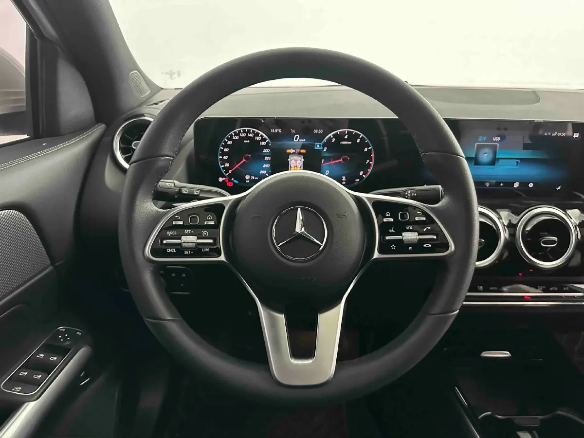 2020 Mercedes-Benz GLA Class 1.3T 136HP L4 7DCT,autocango,china used car exporter,china ev exporter,chinese used car exporter,chinese used ev exporter