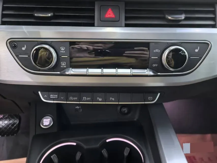 2020 Audi A4L 2.0T 190HP L4 7DCT,autocango,china used car exporter,china ev exporter,chinese used car exporter,chinese used ev exporter