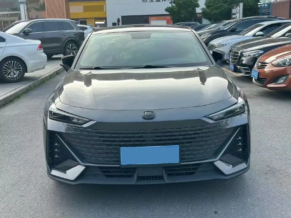 2022 ChangAn UNI-V 1.5T 188HP L4 7DCT,autocango,china used car exporter,china ev exporter,chinese used car exporter,chinese used ev exporter