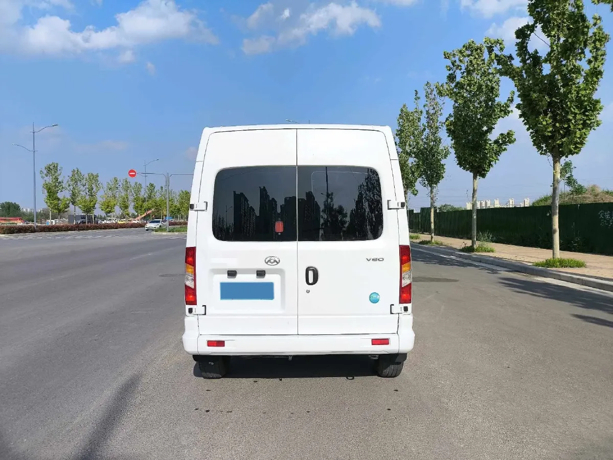 2023 MAXUS XinTu V80 2.0T 127HP L4 6MT,autocango,china used car exporter,china ev exporter,chinese used car exporter,chinese used ev exporter