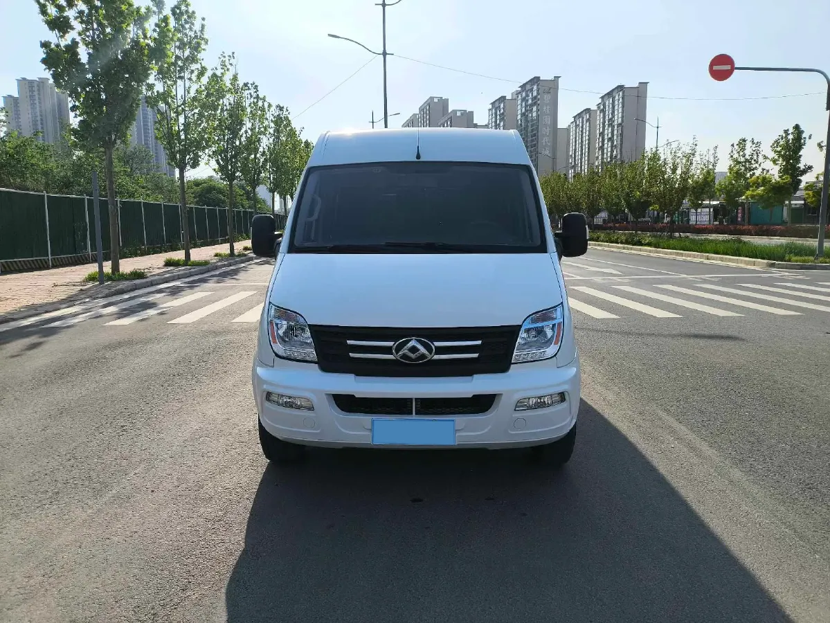 2023 MAXUS XinTu V80 2.0T 127HP L4 6MT,autocango,china used car exporter,china ev exporter,chinese used car exporter,chinese used ev exporter