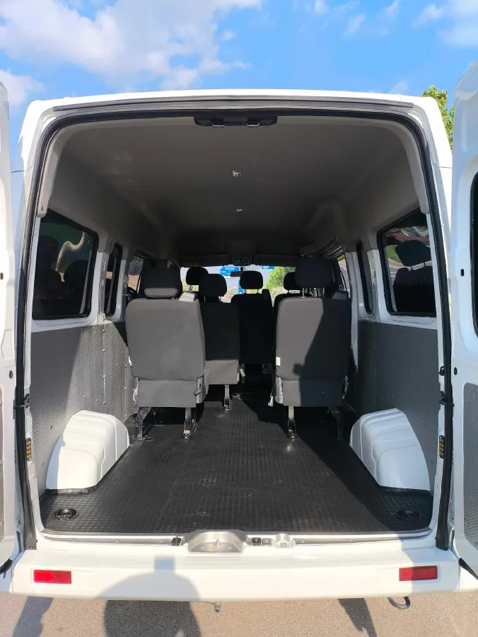 2023 MAXUS XinTu V80 2.0T 127HP L4 6MT,autocango,china used car exporter,china ev exporter,chinese used car exporter,chinese used ev exporter