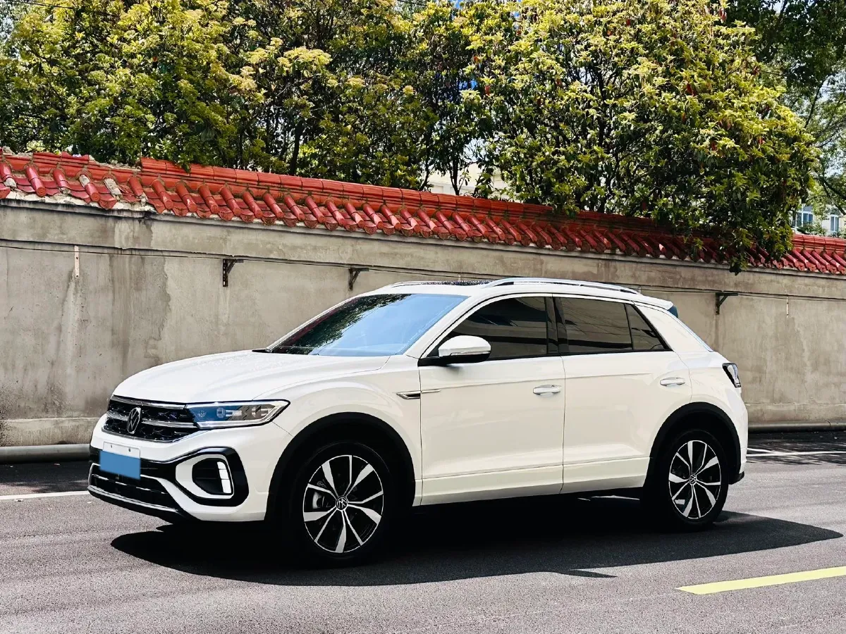 2025 Volkswagen T-Roc 1.5T 160HP L4 7DCT,autocango,china used car exporter,china ev exporter,chinese used car exporter,chinese used ev exporter