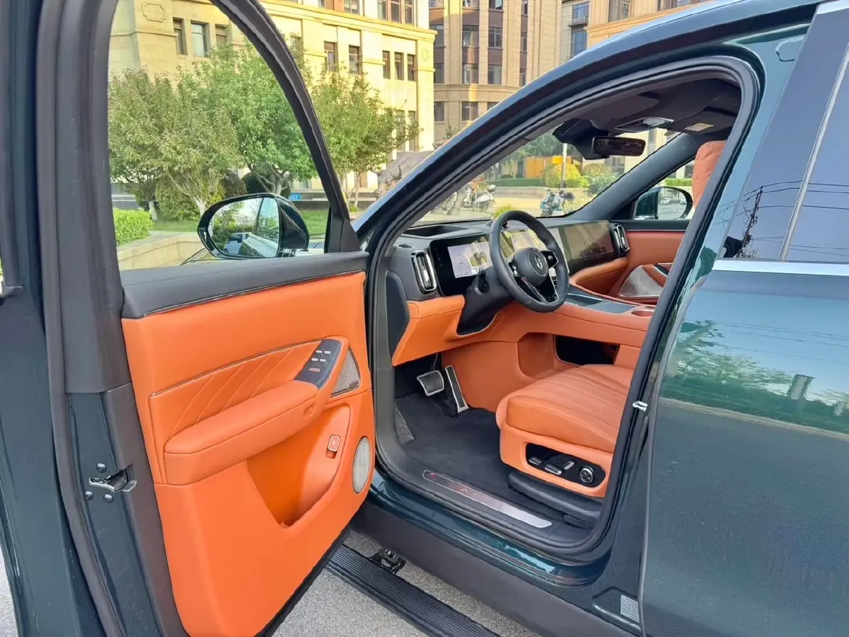 2025 AITO AITO M9 REEV 160HP REEV 52KWH,autocango,china used car exporter,china ev exporter,chinese used car exporter,chinese used ev exporter