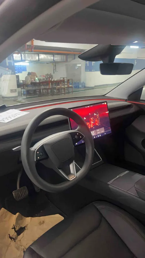 2025 Tesla Model Y BEV 62.5KWH,autocango,china used car exporter,china ev exporter,chinese used car exporter,chinese used ev exporter