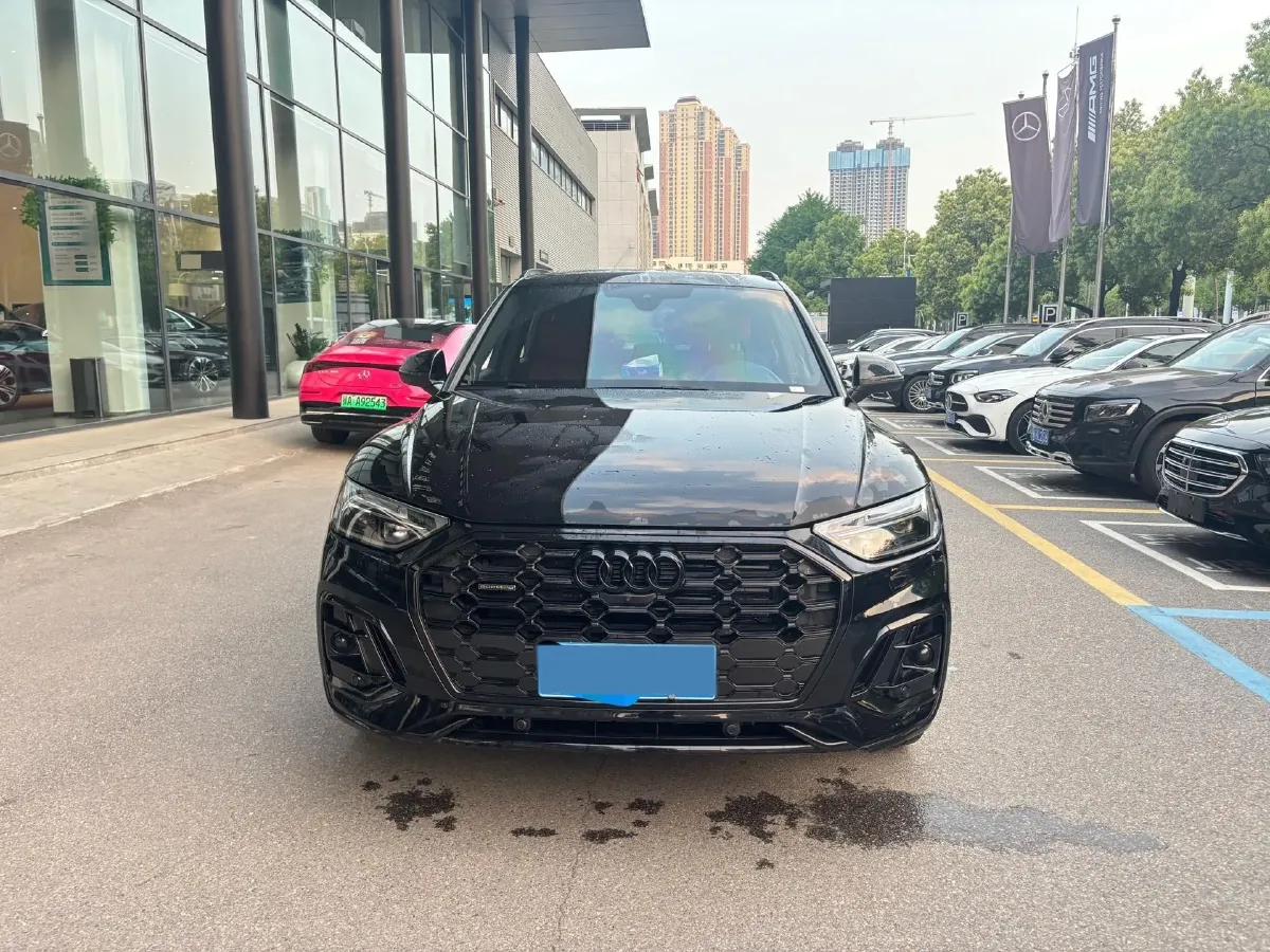 2024 Audi Q5L 2.0T 245HP L4 7DCT,autocango,china used car exporter,china ev exporter,chinese used car exporter,chinese used ev exporter