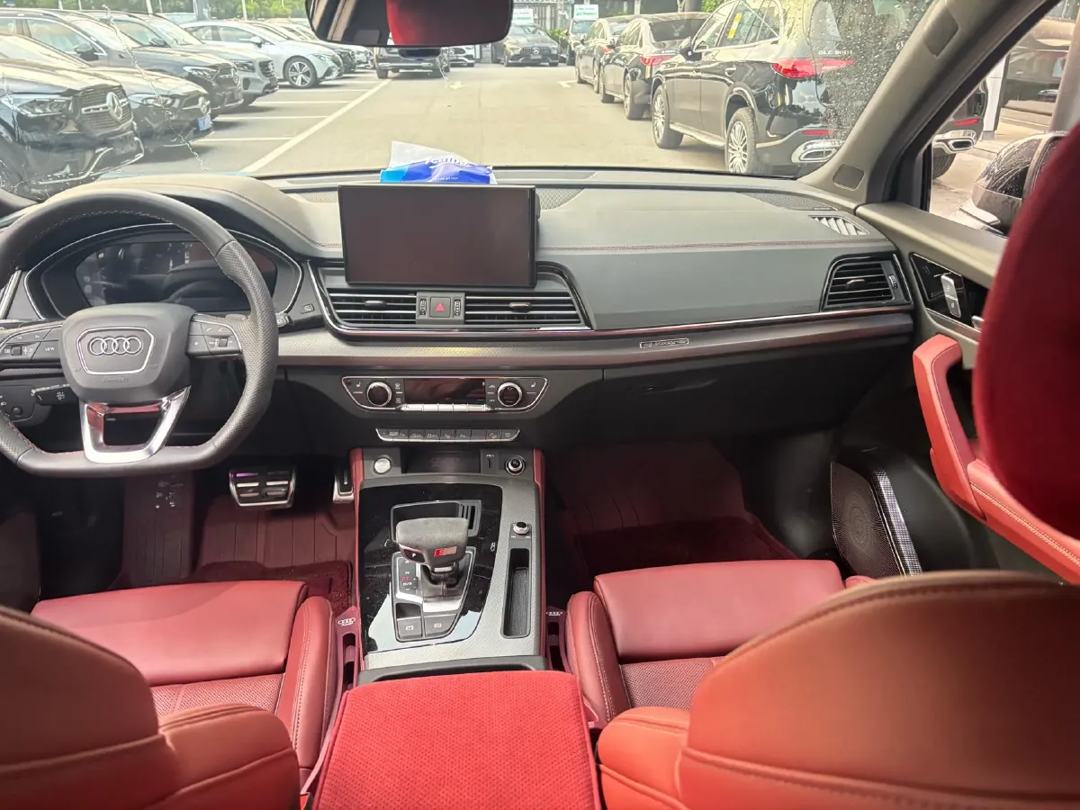 2024 Audi Q5L 2.0T 245HP L4 7DCT,autocango,china used car exporter,china ev exporter,chinese used car exporter,chinese used ev exporter