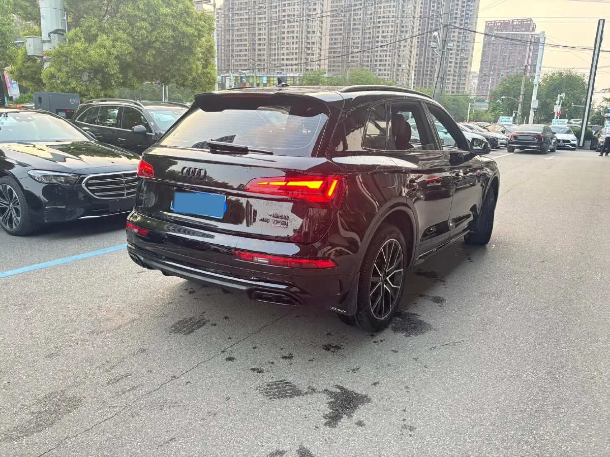 2024 Audi Q5L 2.0T 245HP L4 7DCT,autocango,china used car exporter,china ev exporter,chinese used car exporter,chinese used ev exporter