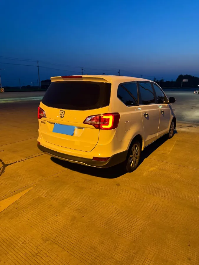 2016 BaoJun 730 1.5L 112HP L4 5MT,autocango,china used car exporter,china ev exporter,chinese used car exporter,chinese used ev exporter