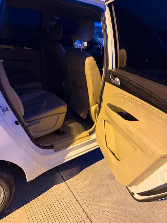 2016 BaoJun 730 1.5L 112HP L4 5MT,autocango,china used car exporter,china ev exporter,chinese used car exporter,chinese used ev exporter