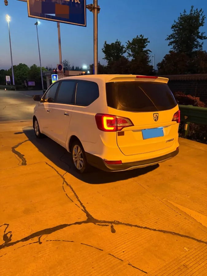 2016 BaoJun 730 1.5L 112HP L4 5MT,autocango,china used car exporter,china ev exporter,chinese used car exporter,chinese used ev exporter