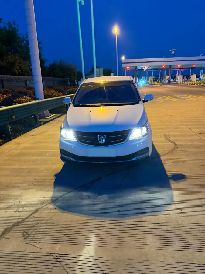 2016 BaoJun 730 1.5L 112HP L4 5MT,autocango,china used car exporter,china ev exporter,chinese used car exporter,chinese used ev exporter