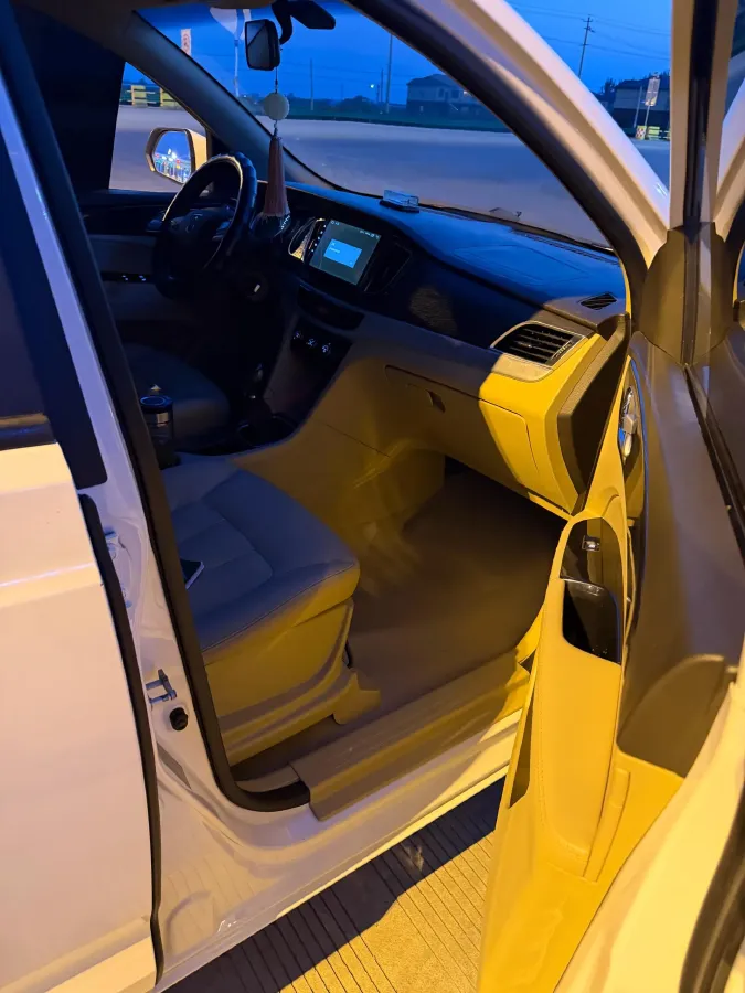 2016 BaoJun 730 1.5L 112HP L4 5MT,autocango,china used car exporter,china ev exporter,chinese used car exporter,chinese used ev exporter