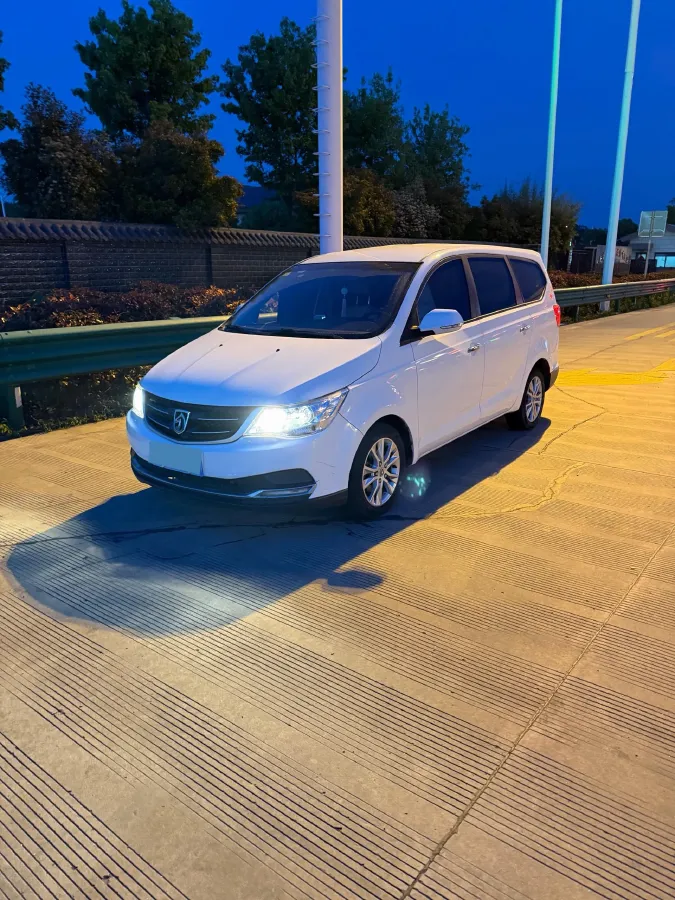2016 BaoJun 730 1.5L 112HP L4 5MT,autocango,china used car exporter,china ev exporter,chinese used car exporter,chinese used ev exporter