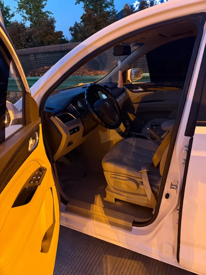 2016 BaoJun 730 1.5L 112HP L4 5MT,autocango,china used car exporter,china ev exporter,chinese used car exporter,chinese used ev exporter