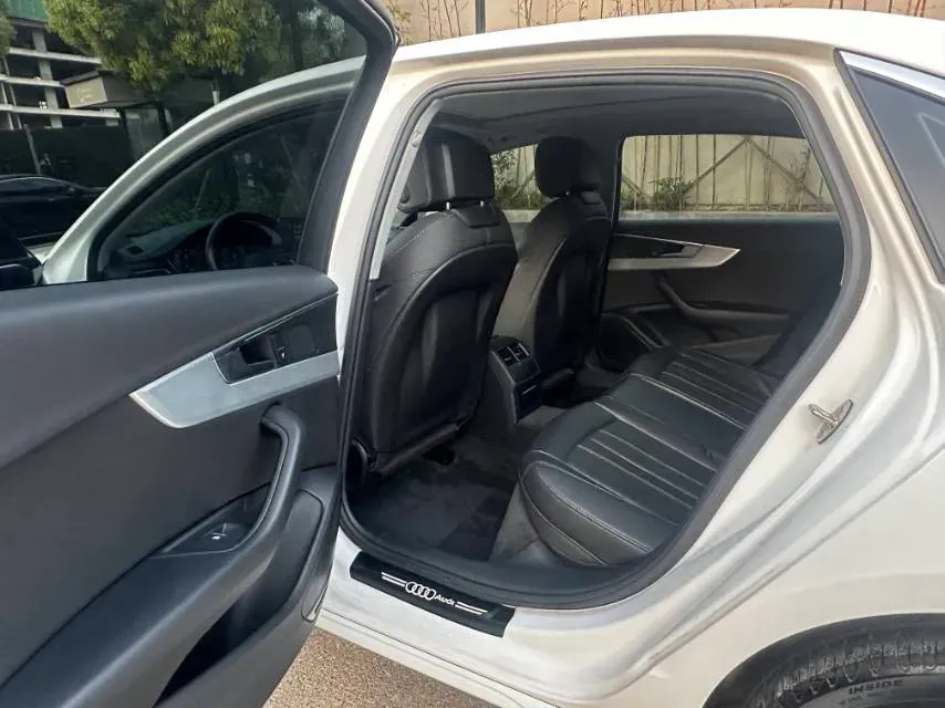 2022 Audi A4L 2.0T 190HP L4 7DCT,autocango,china used car exporter,china ev exporter,chinese used car exporter,chinese used ev exporter