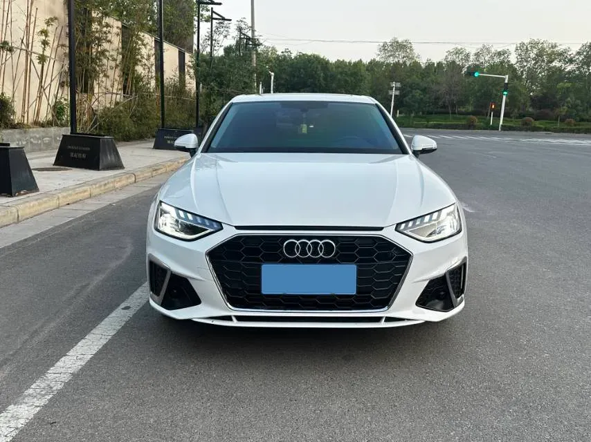 2022 Audi A4L 2.0T 190HP L4 7DCT,autocango,china used car exporter,china ev exporter,chinese used car exporter,chinese used ev exporter
