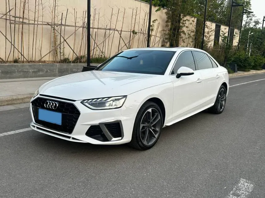 2022 Audi A4L 2.0T 190HP L4 7DCT,autocango,china used car exporter,china ev exporter,chinese used car exporter,chinese used ev exporter