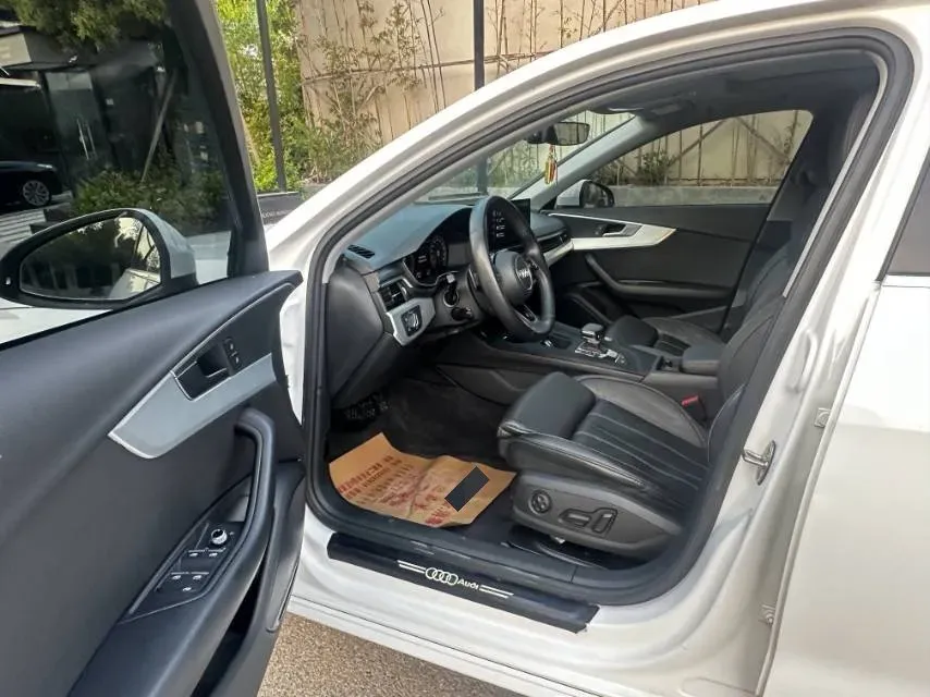 2022 Audi A4L 2.0T 190HP L4 7DCT,autocango,china used car exporter,china ev exporter,chinese used car exporter,chinese used ev exporter
