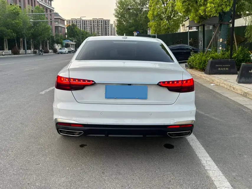 2022 Audi A4L 2.0T 190HP L4 7DCT,autocango,china used car exporter,china ev exporter,chinese used car exporter,chinese used ev exporter