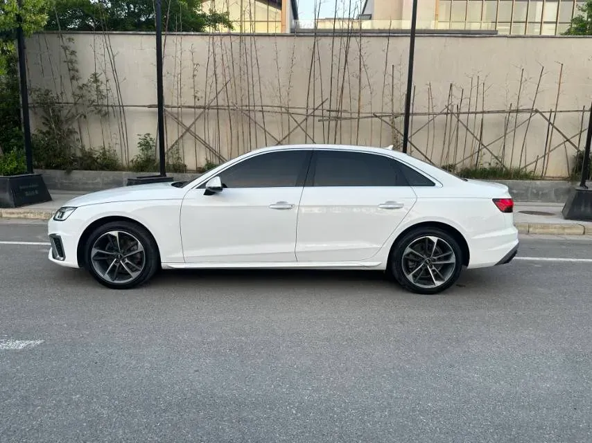 2022 Audi A4L 2.0T 190HP L4 7DCT,autocango,china used car exporter,china ev exporter,chinese used car exporter,chinese used ev exporter