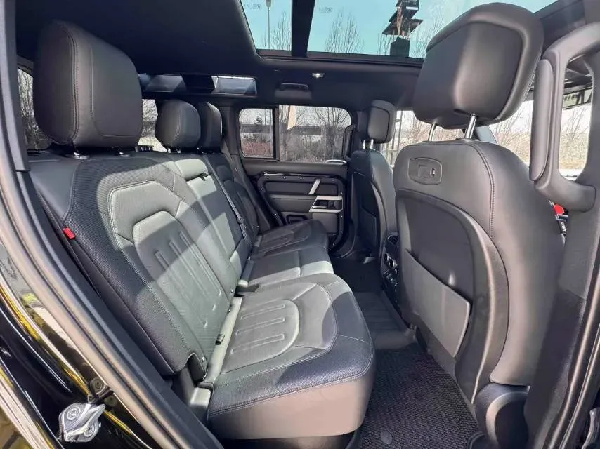 2022 Land Rover Defender 3.0T 400HP L6 8AT,autocango,china used car exporter,china ev exporter,chinese used car exporter,chinese used ev exporter