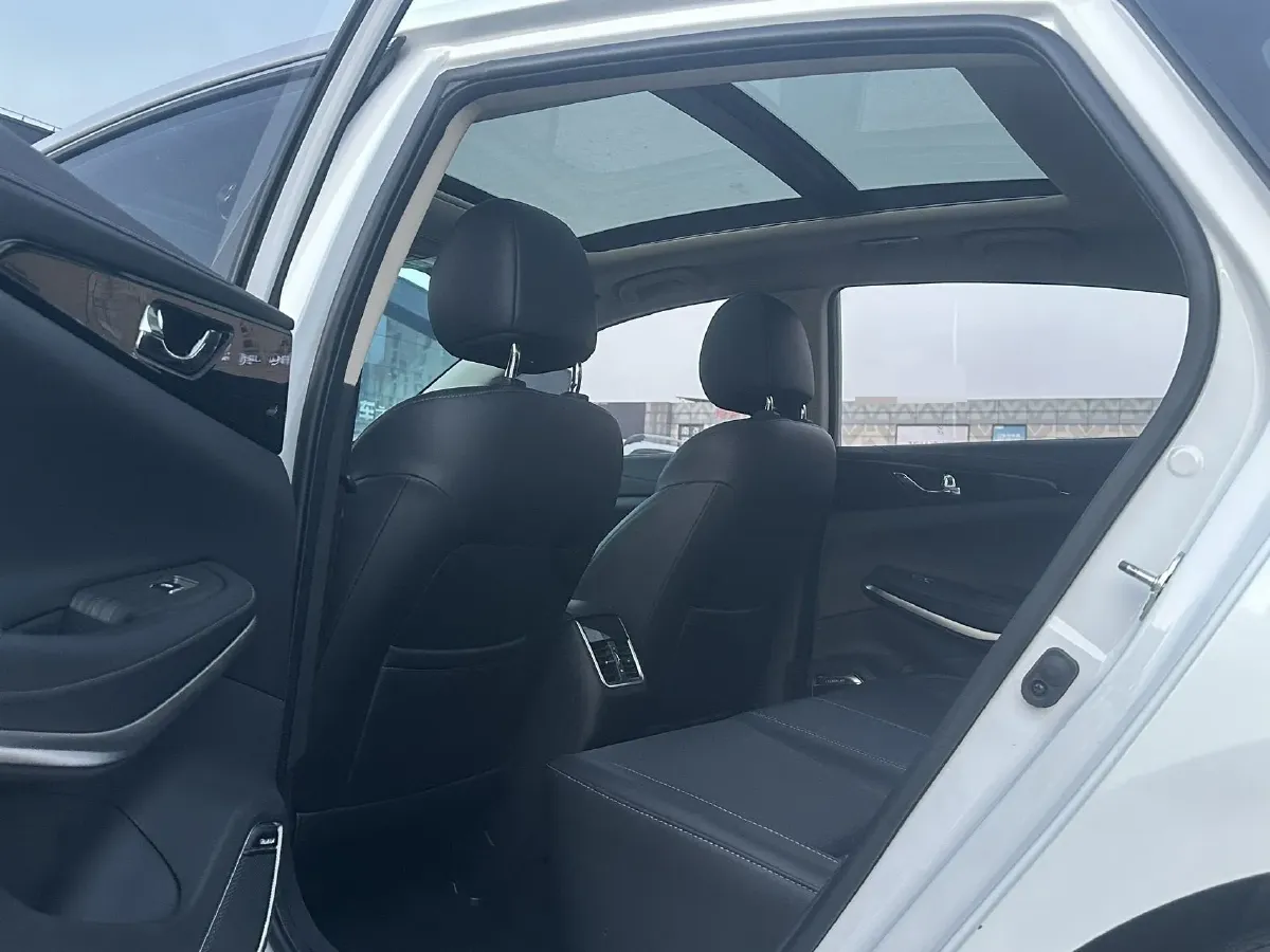 2021 ChangAn Raeton CC 1.5T 180HP L4 7DCT,autocango,china used car exporter,china ev exporter,chinese used car exporter,chinese used ev exporter