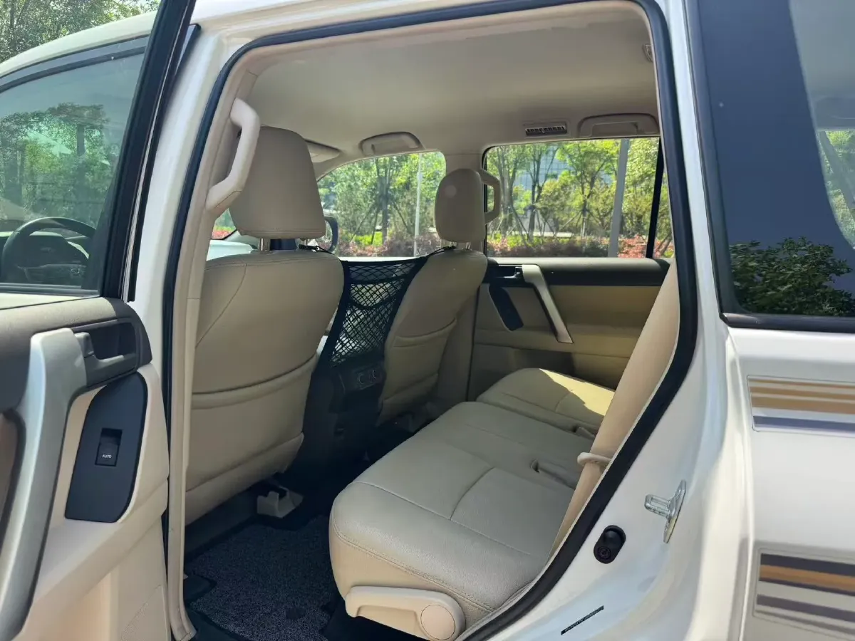 2019 Land Rover Range Rover Velar 2.0T 300HP L4 8AT,autocango,china used car exporter,china ev exporter,chinese used car exporter,chinese used ev exporter