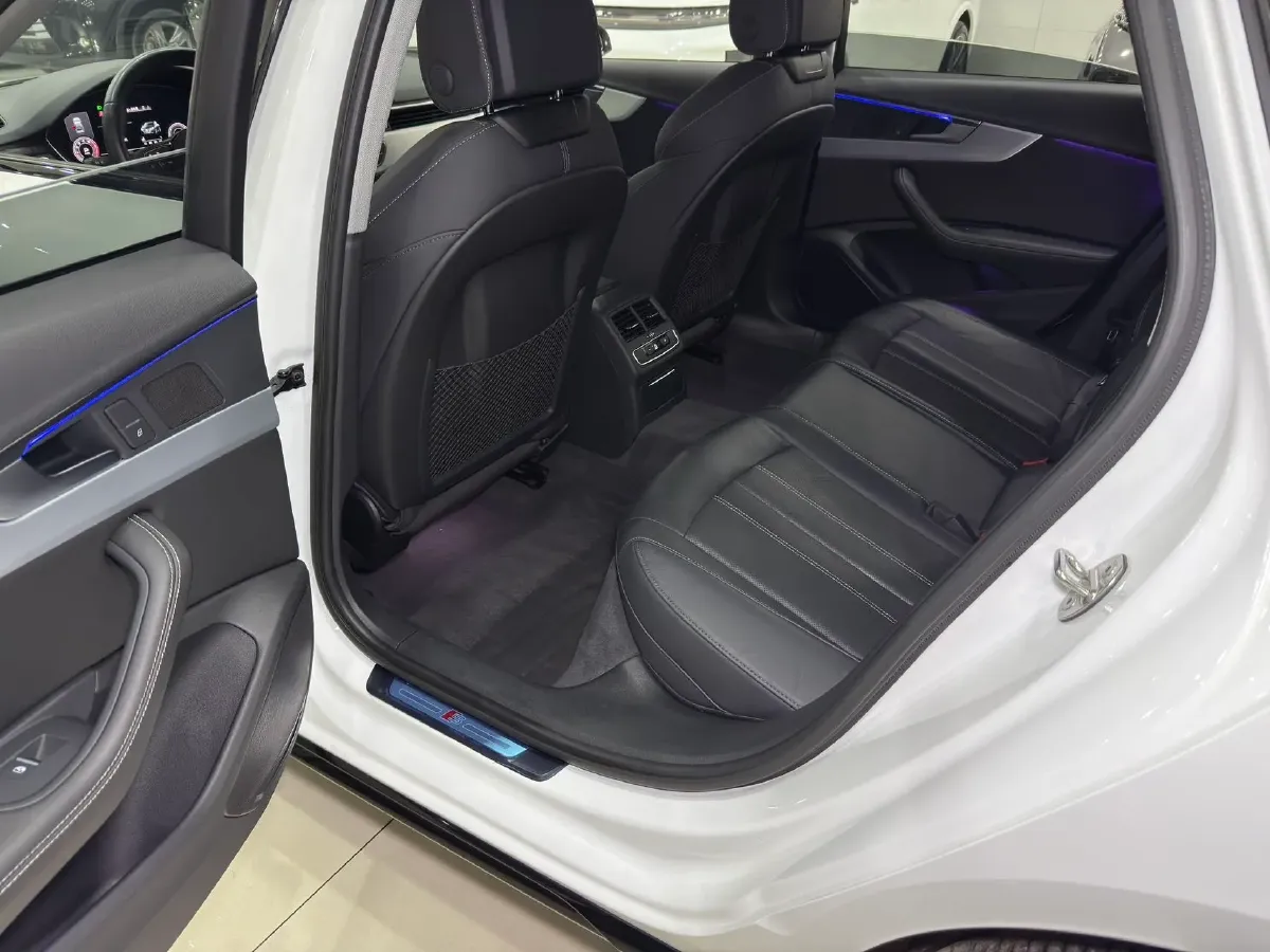 2023 Audi A4L 2.0T 190HP L4 7DCT,autocango,china used car exporter,china ev exporter,chinese used car exporter,chinese used ev exporter