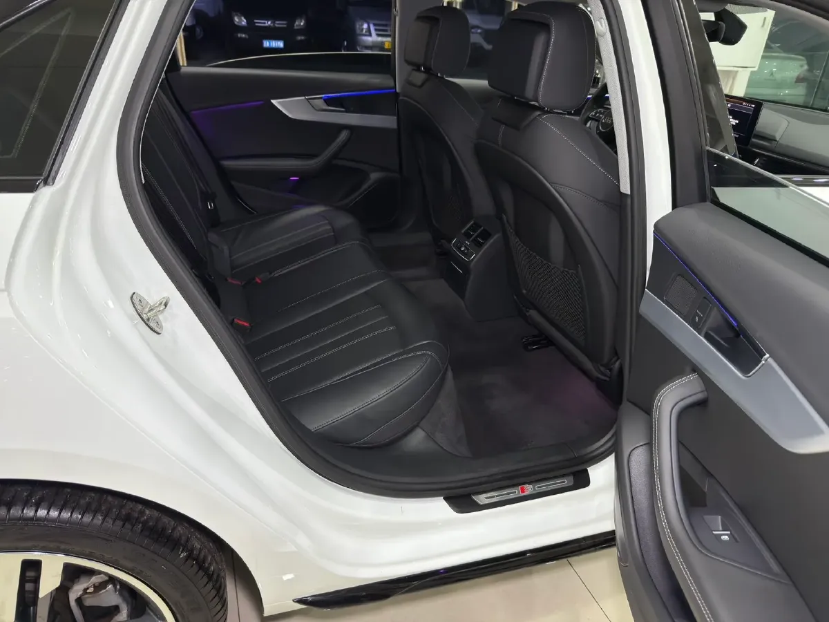 2023 Audi A4L 2.0T 190HP L4 7DCT,autocango,china used car exporter,china ev exporter,chinese used car exporter,chinese used ev exporter